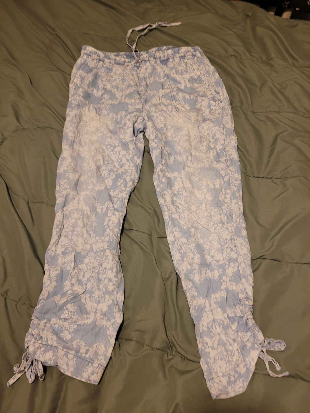 love, Fire Light Blue & White Floral Tie-Hem Capris